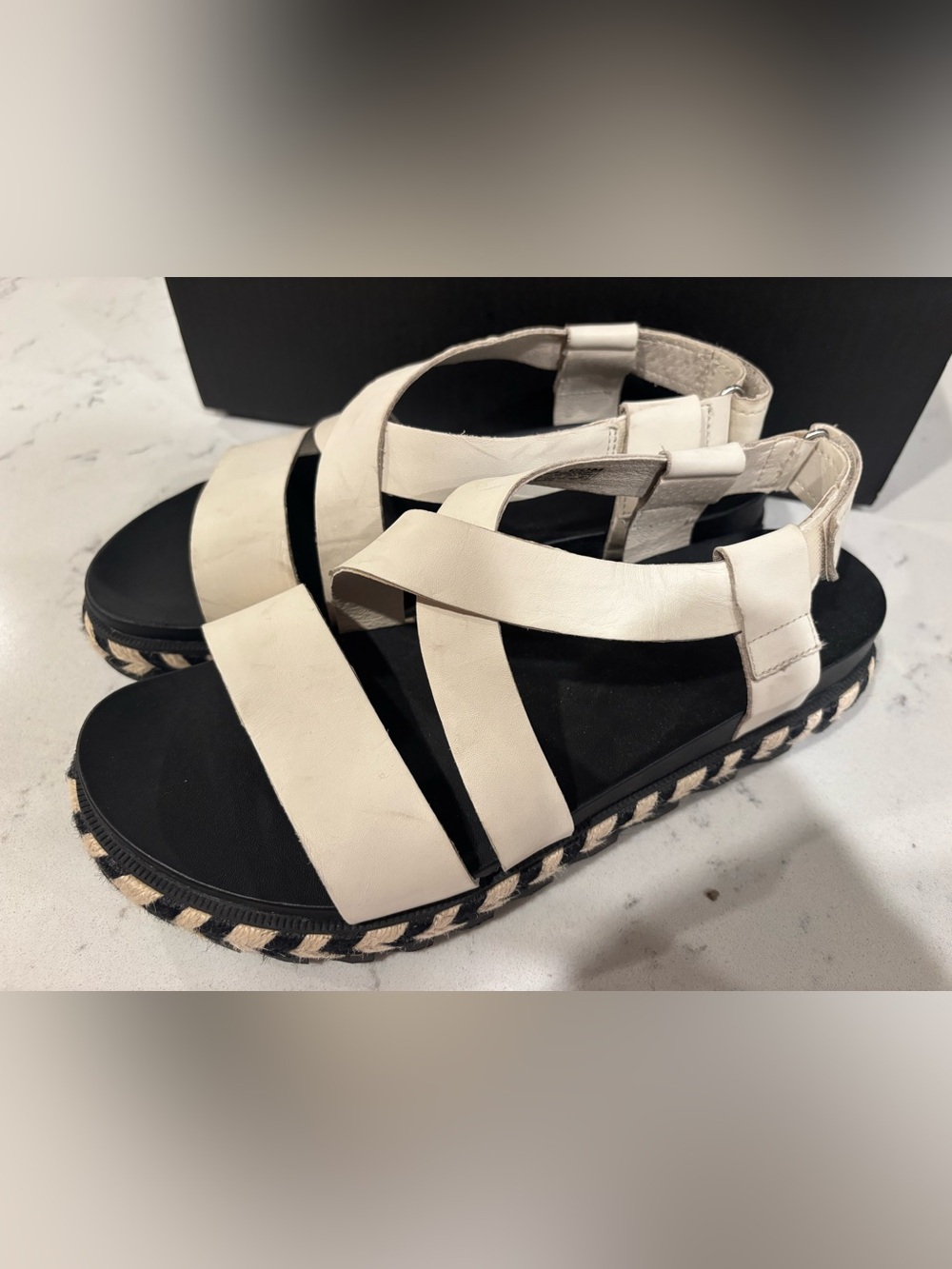 New SOREL Cream Leather Roaming Cross Cross Platform Sandals with Braided Trim